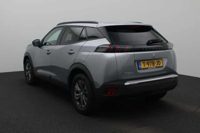 Peugeot e-2008 (2023) thumbnail 3