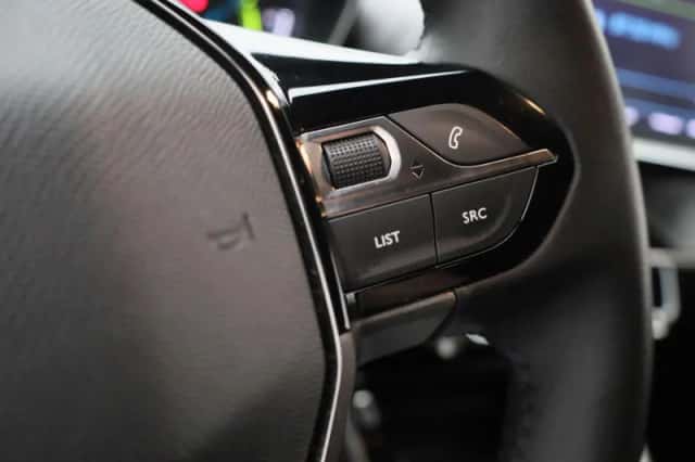 Peugeot e-2008 (2023) thumbnail 21