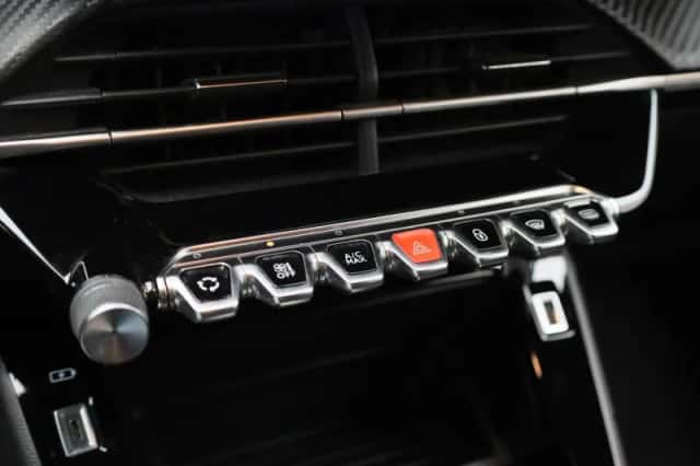 Peugeot e-2008 (2023) thumbnail 25