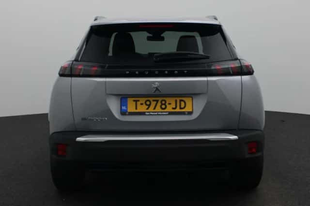 Peugeot e-2008 (2023) thumbnail 6