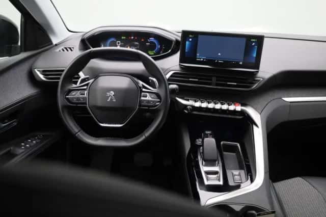 Peugeot 3008 (2023) thumbnail 2