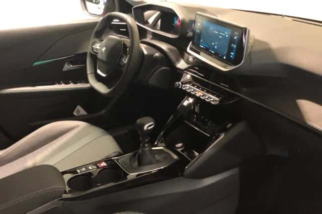 Peugeot 208 (2023) thumbnail 3