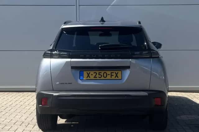 Peugeot e-2008 (2023) thumbnail 4