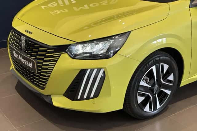 Peugeot 208 (2024) thumbnail 2