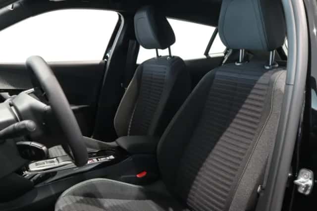 Peugeot 2008 (2024) thumbnail 5