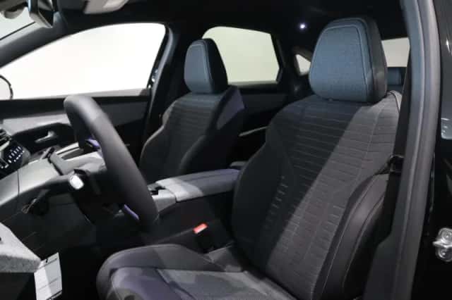 Peugeot e-3008 (2024) thumbnail 6
