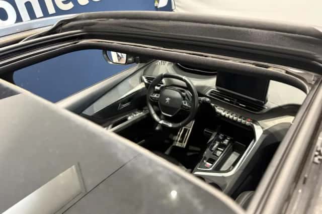 Peugeot 3008 (2023) thumbnail 6