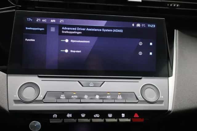 Peugeot 308 (2023) thumbnail 15