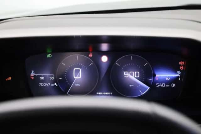 Peugeot 308 (2023) thumbnail 9