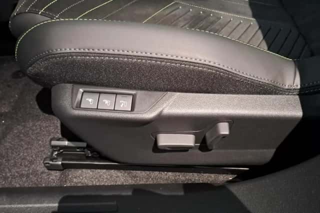 Peugeot e-2008 (2025) thumbnail 11