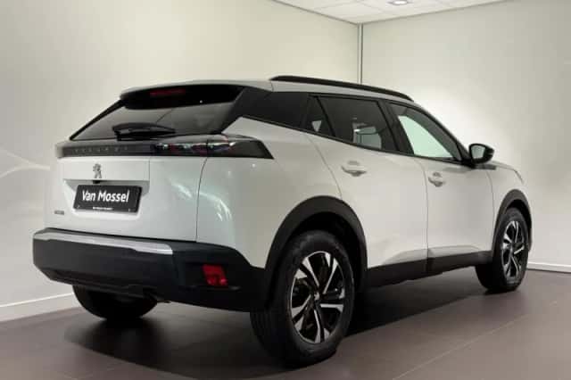 Peugeot 2008 (2023) thumbnail 4