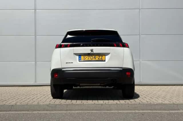 Peugeot 2008 (2023) thumbnail 5