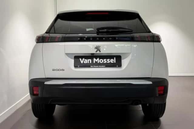 Peugeot 2008 (2023) thumbnail 5