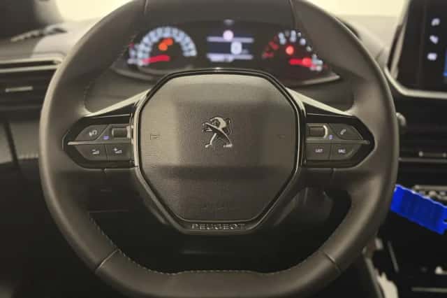 Peugeot 2008 (2023) thumbnail 6