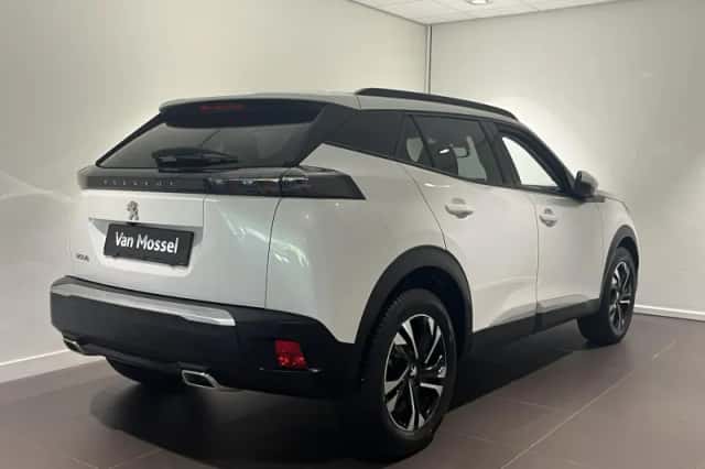 Peugeot 2008 (2021) thumbnail 4