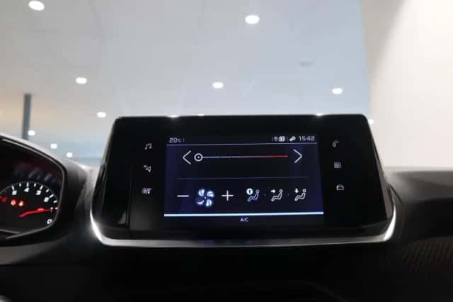 Peugeot 208 (2022) thumbnail 16