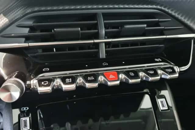 Peugeot 208 (2024) thumbnail 18
