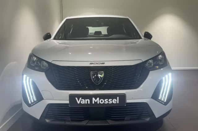 Peugeot 2008 (2024) thumbnail 3
