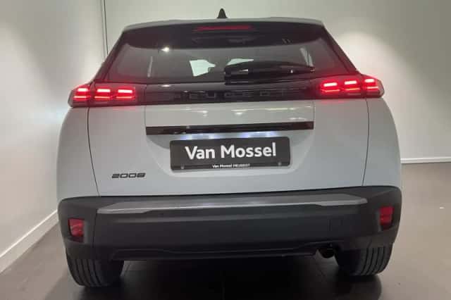 Peugeot 2008 (2024) thumbnail 5