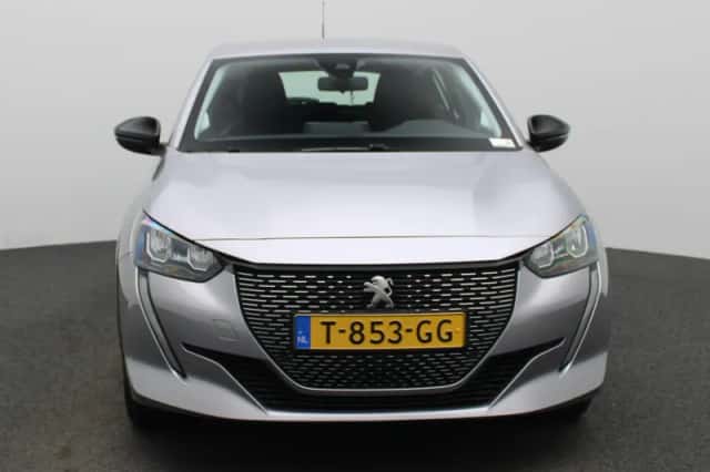 Peugeot e-208 (2023) thumbnail 3