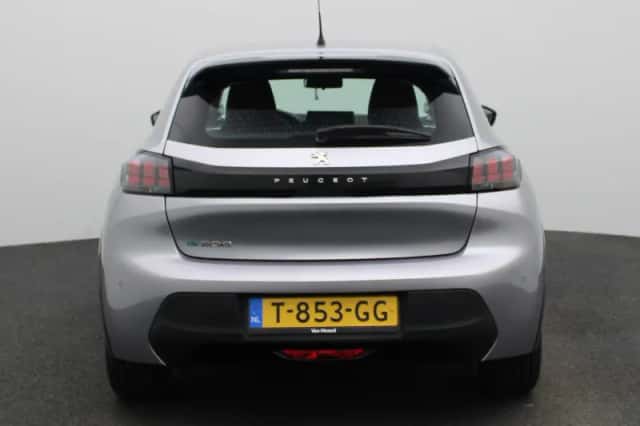 Peugeot e-208 (2023) thumbnail 5