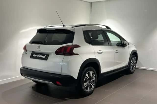 Peugeot 2008 (2018) thumbnail 4