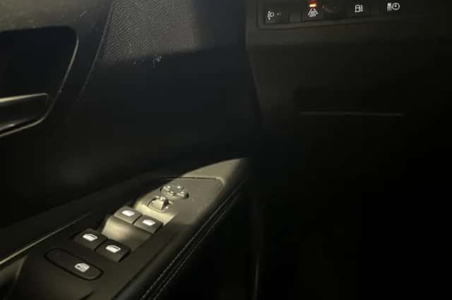 Peugeot 3008 (2022) thumbnail 16