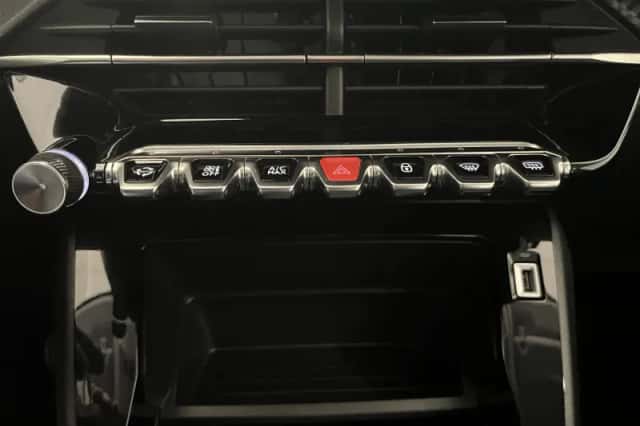 Peugeot 208 (2022) thumbnail 12