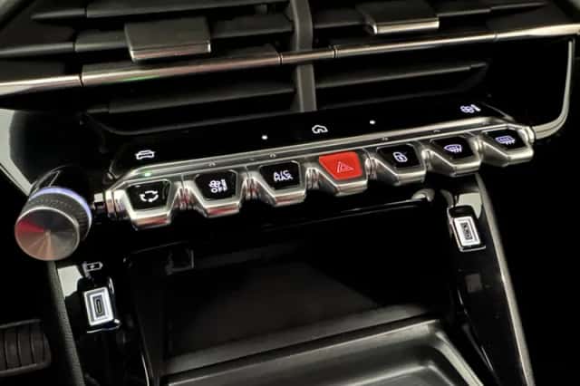 Peugeot 2008 (2024) thumbnail 14