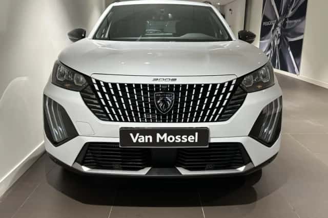 Peugeot 2008 (2024) thumbnail 3