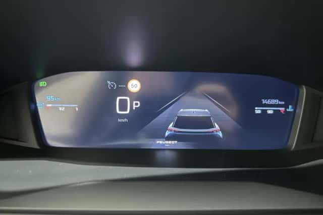 Peugeot 2008 (2024) thumbnail 9