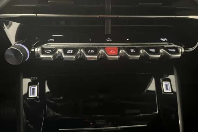 Peugeot 2008 (2024) thumbnail 12