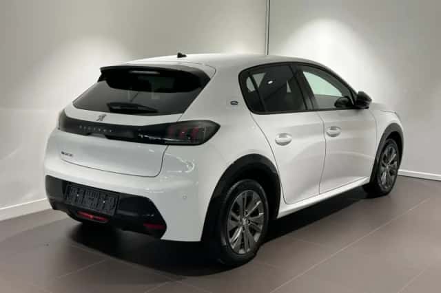 Peugeot e-208 (2023) thumbnail 4