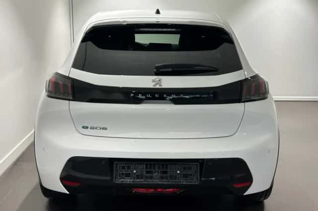 Peugeot e-208 (2023) thumbnail 5