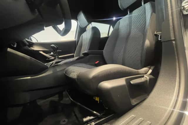 Peugeot 2008 (2024) thumbnail 5