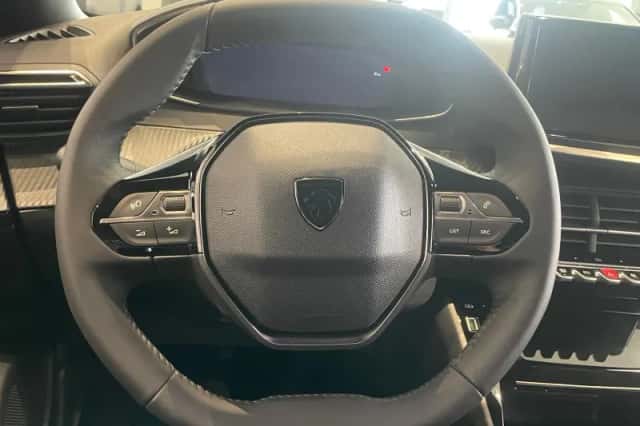 Peugeot 2008 (2024) thumbnail 8