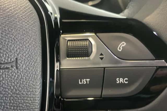 Peugeot 2008 (2024) thumbnail 10