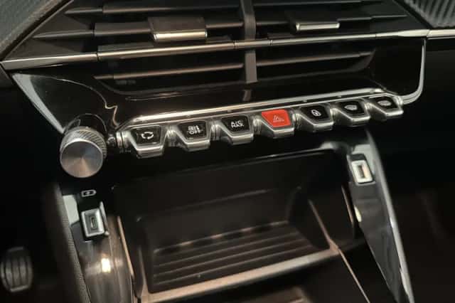Peugeot 208 (2022) thumbnail 12