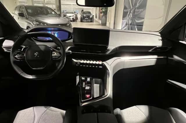 Peugeot 3008 (2024) thumbnail 6