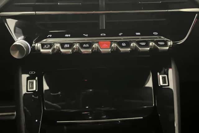 Peugeot 208 (2022) thumbnail 14