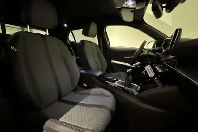 Peugeot 2008 (2024) thumbnail 6