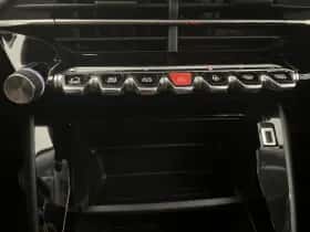Peugeot 2008 (2022) thumbnail 12