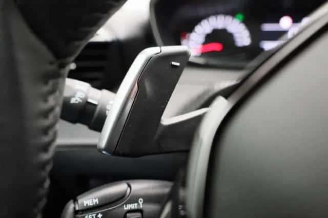 Peugeot 2008 (2023) thumbnail 21