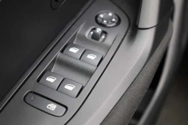 Peugeot 2008 (2023) thumbnail 30