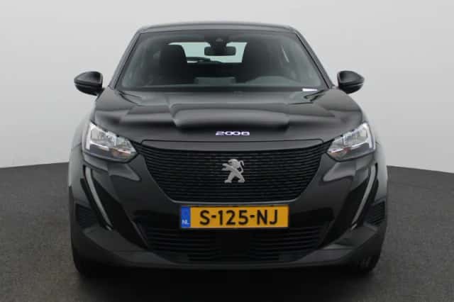 Peugeot 2008 (2023) thumbnail 4