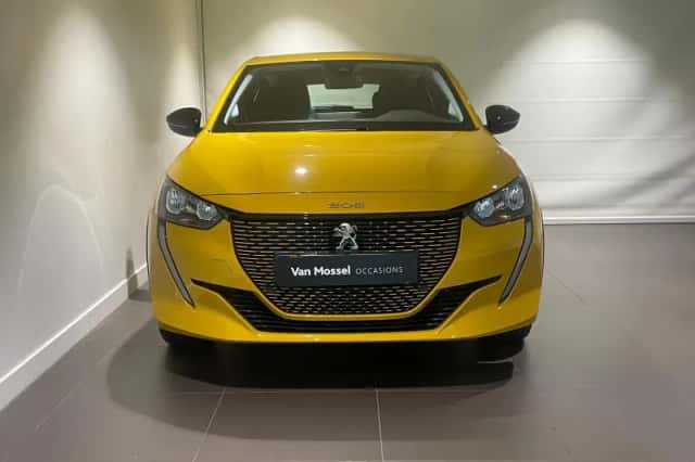 Peugeot e-208 (2023) thumbnail 2