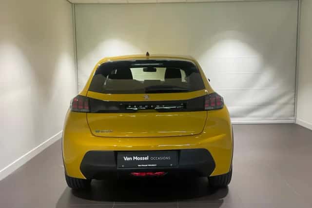 Peugeot e-208 (2023) thumbnail 4