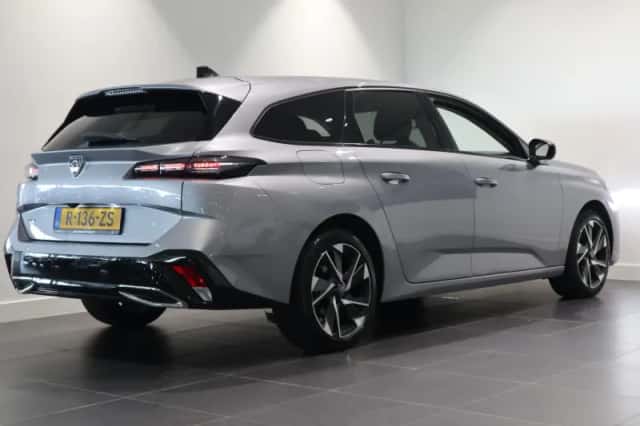 Peugeot 308 (2023) thumbnail 4
