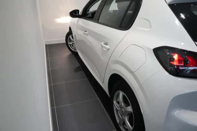Peugeot 208 (2021) thumbnail 20