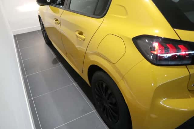 Peugeot 208 (2021) thumbnail 21